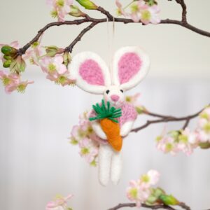 Hanger haasje met wortel