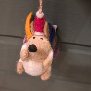 Hangertje Egeltje met kerstmuts