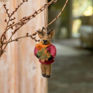 Hangertje Hert met herfstblad
